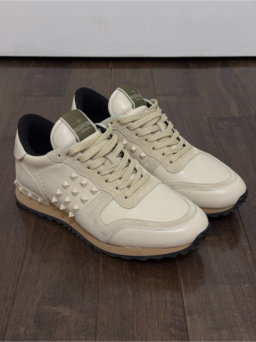 Valentino Men’s Cream and Olive Green Rockrunner Stud Sneaker size 40.5